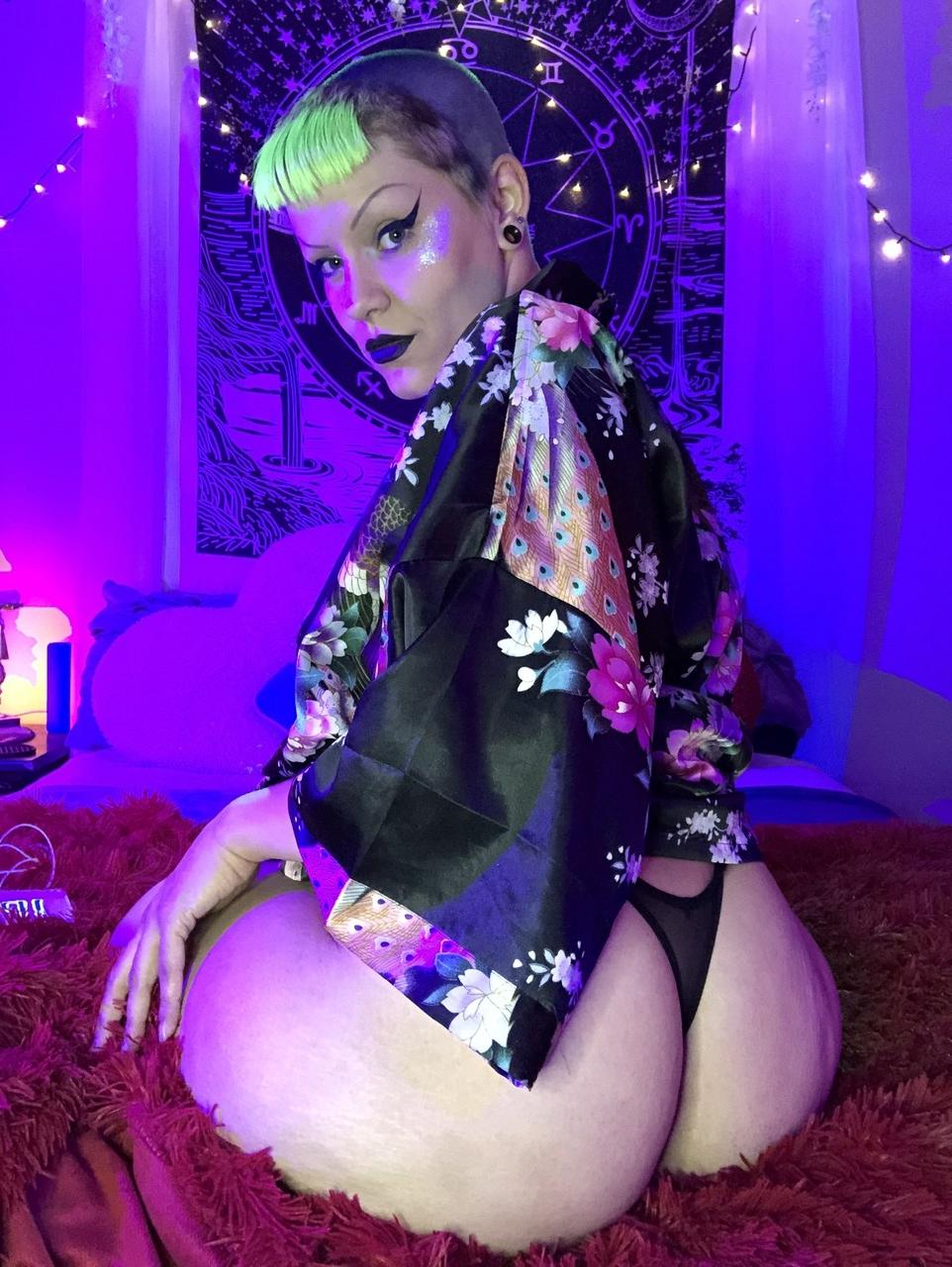 15P Crazy curvy MILF Miss Goth Booty flaunts her big fat ass and poses at home