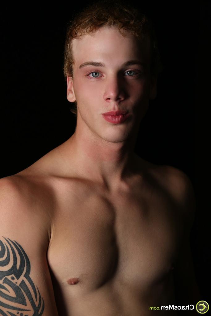 20P Redheaded gay twink Leif posing naked and masturbating in a solo