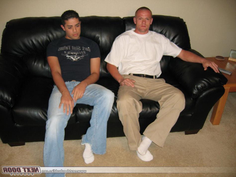 20P Die schwulen Amateure Tim und Angel B ficken sich gegenseitig und spielen mit Sperma