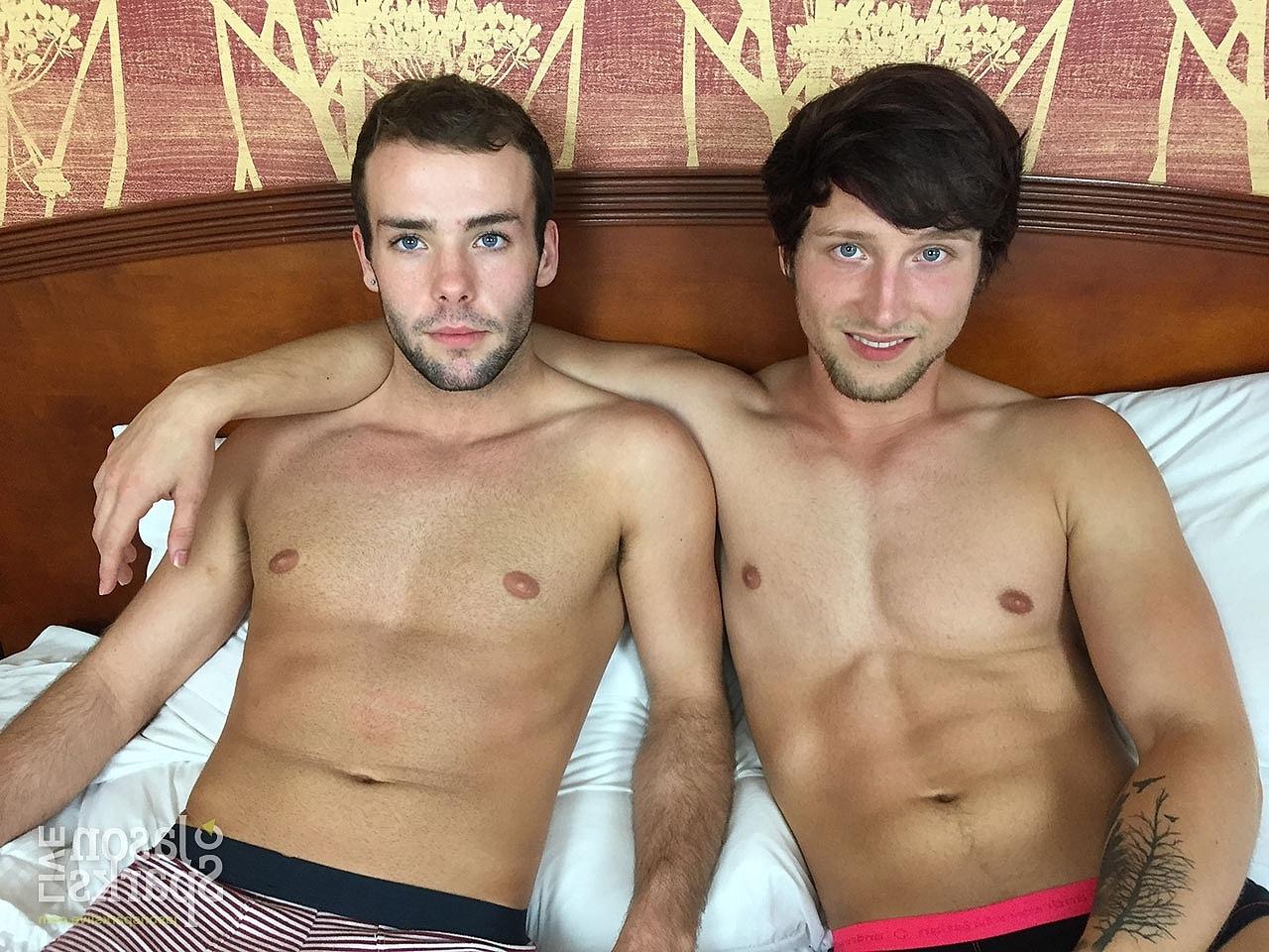20P Os gays Scotty Knox e Oliver Hudson se dão um BJ e fazem sexo anal
