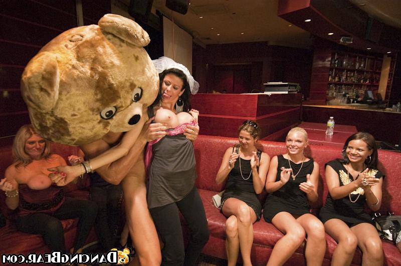 16P Garotas imundas enlouquecendo na festa com malestrippers