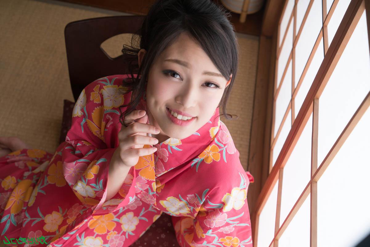 20P 素敵なおっぱいを持つアジアの蜂蜜Chiaki hidakaが床で犯されます