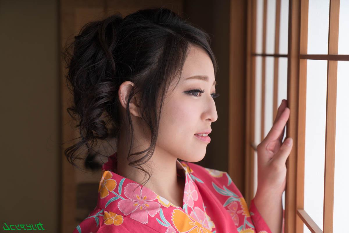 20P 素敵なおっぱいを持つアジアの蜂蜜Chiaki hidakaが床で犯されます