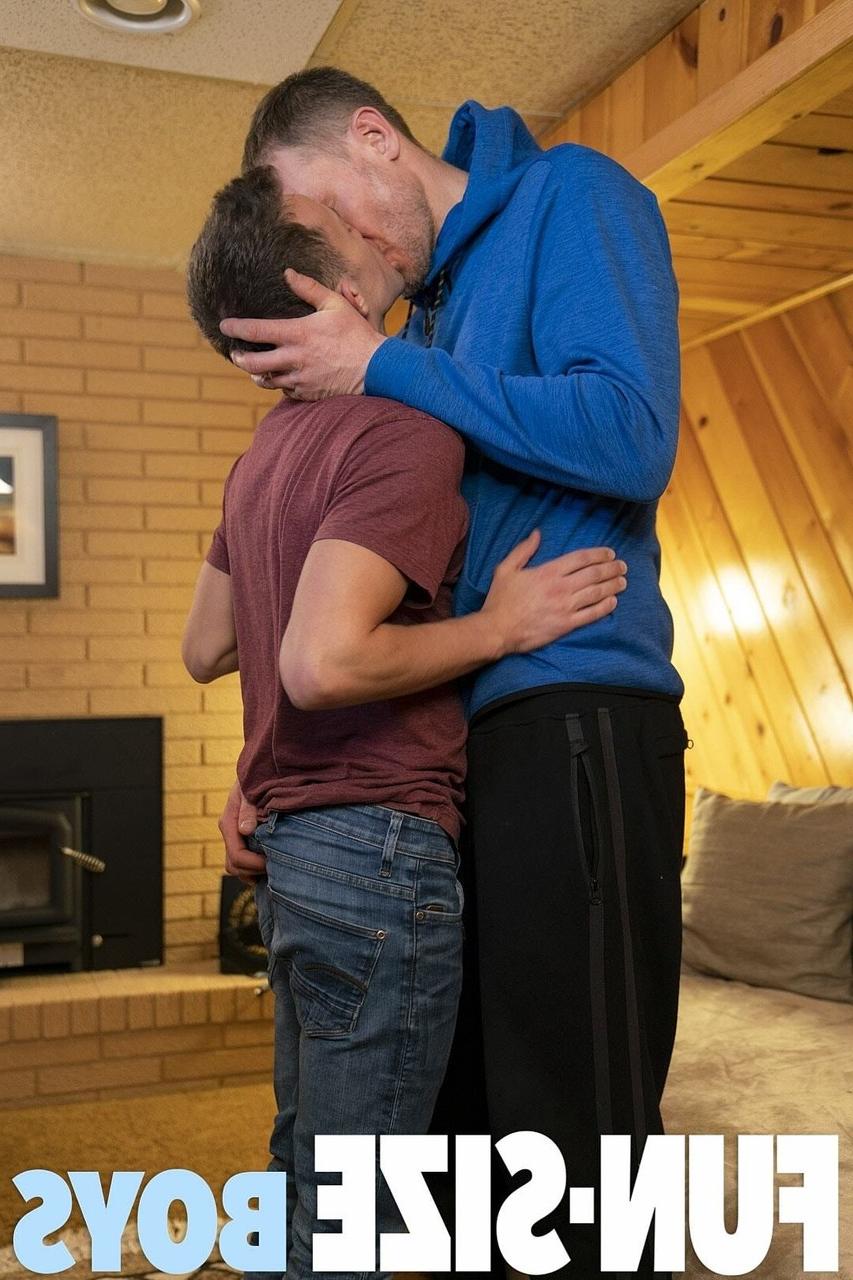 20P Twink Logan getting stripper and fucked in the ass hard by big gay man Ryan