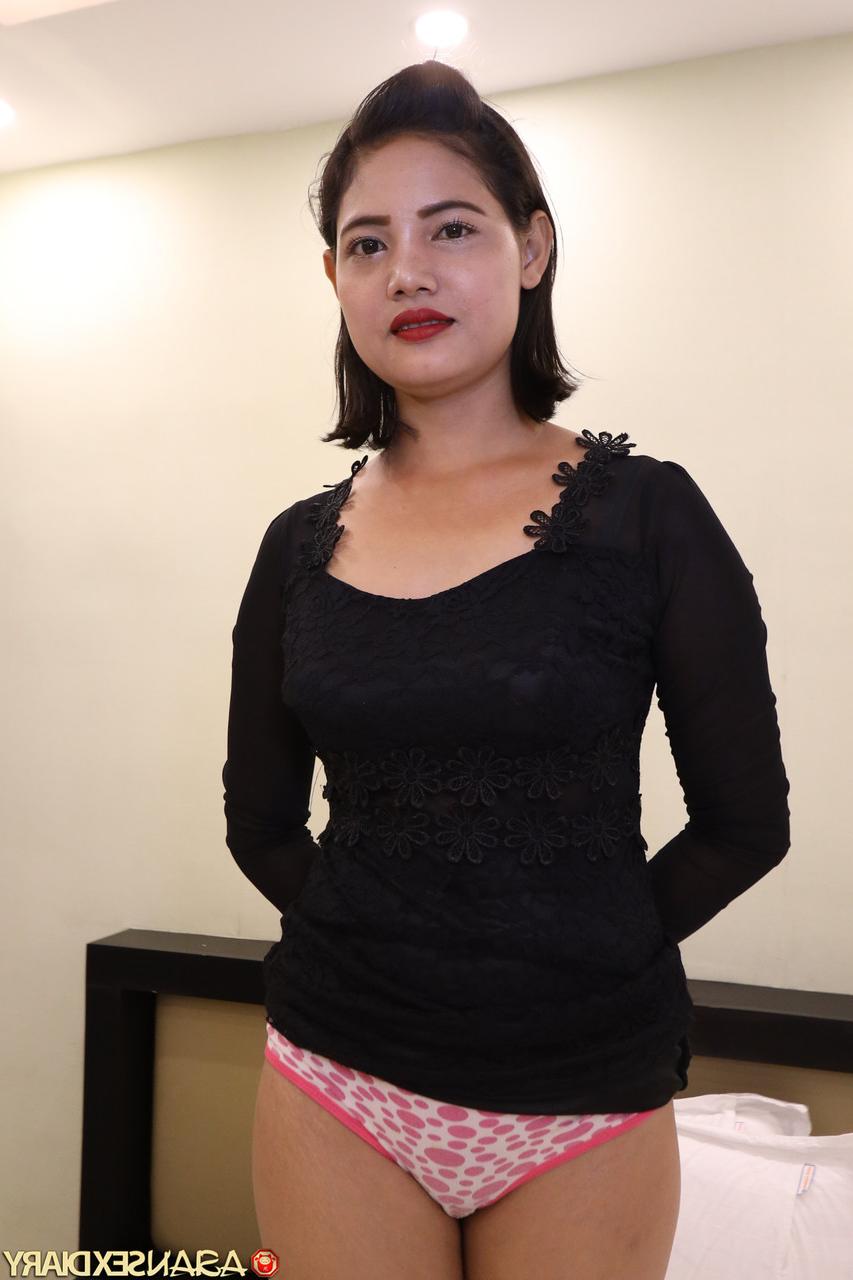 20P A amadora asiática excêntrica Nhung revela seu corpo antes de ser pega em ação POV