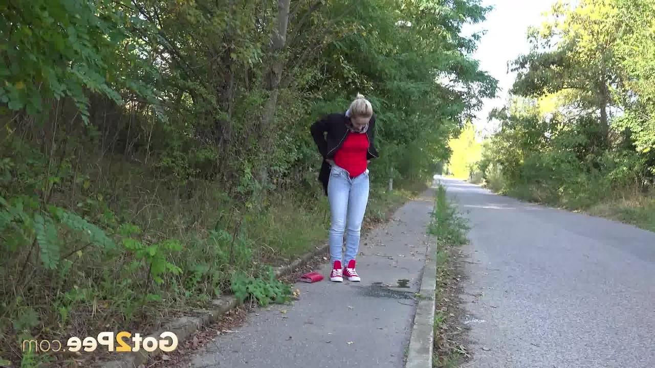 15P Pretty blonde Di Devi pulls down her jeans to pee on a public sidewalk
