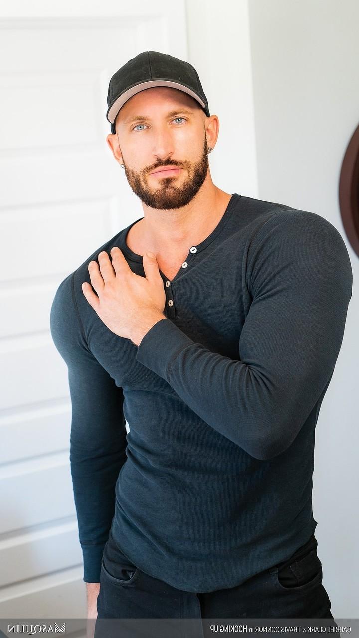 20P Die muskulösen Schwulen Gabriel Clark und Travis Connor bumsen sich gegenseitig von hinten