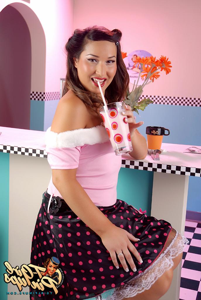 12P TGirl Pinups protagonizada por Kloe Hart fotos porno desnudas