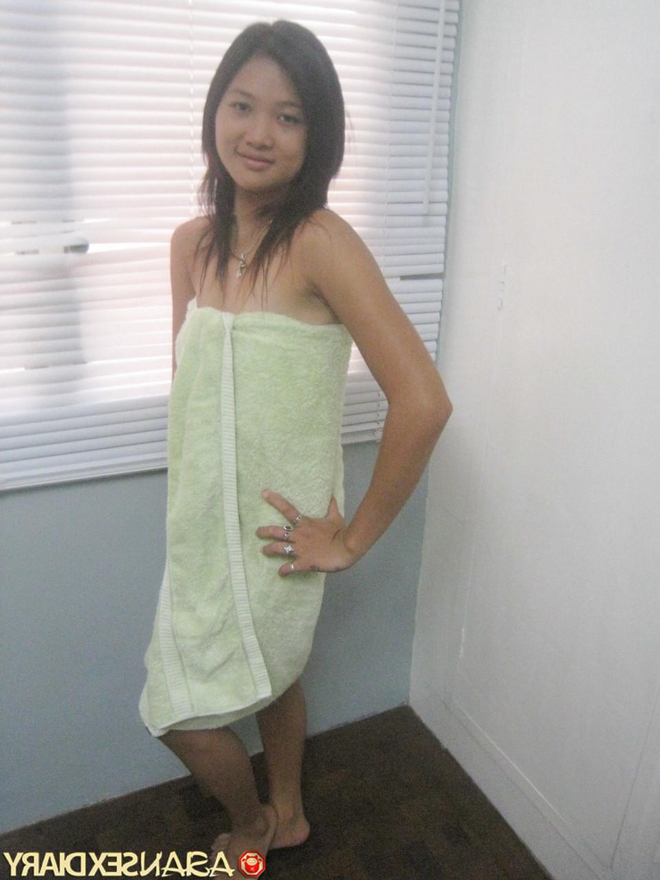 15P Sweet Asian babe Ann stripping and posing naked at the hotel room