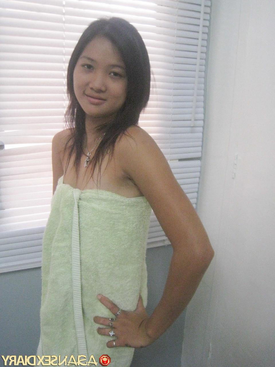 15P Sweet Asian babe Ann stripping and posing naked at the hotel room