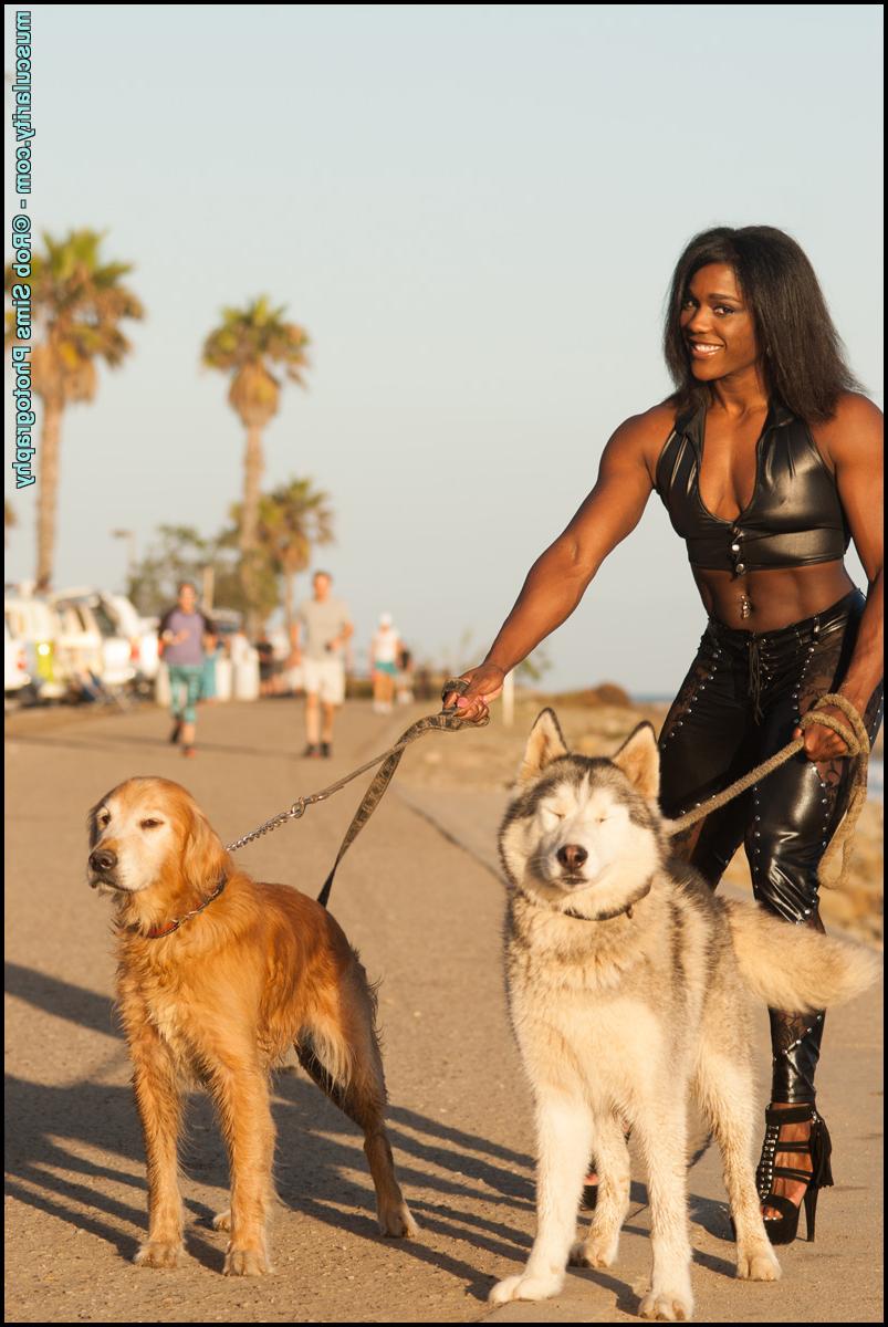 15P Black bodybuilder Jaquita Persons Taylor flexes while walking her dogs