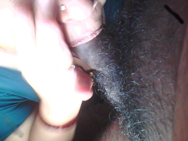 10P Mujer india expone sus tetas naturales mientras hace una mamada en POV