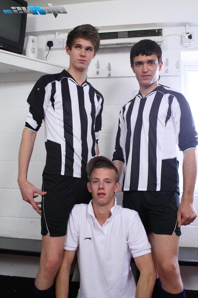 19P O jovem atleta Luckas Layton é fodido pelos árbitros gays Drake Law e Lucas Davidson