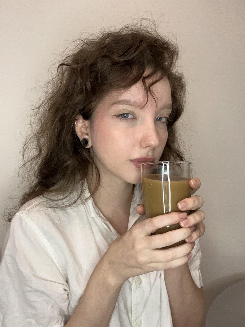 13P Sweety Nikky, gata totalmente natural do OnlyFans, posando em sua compilação de verão