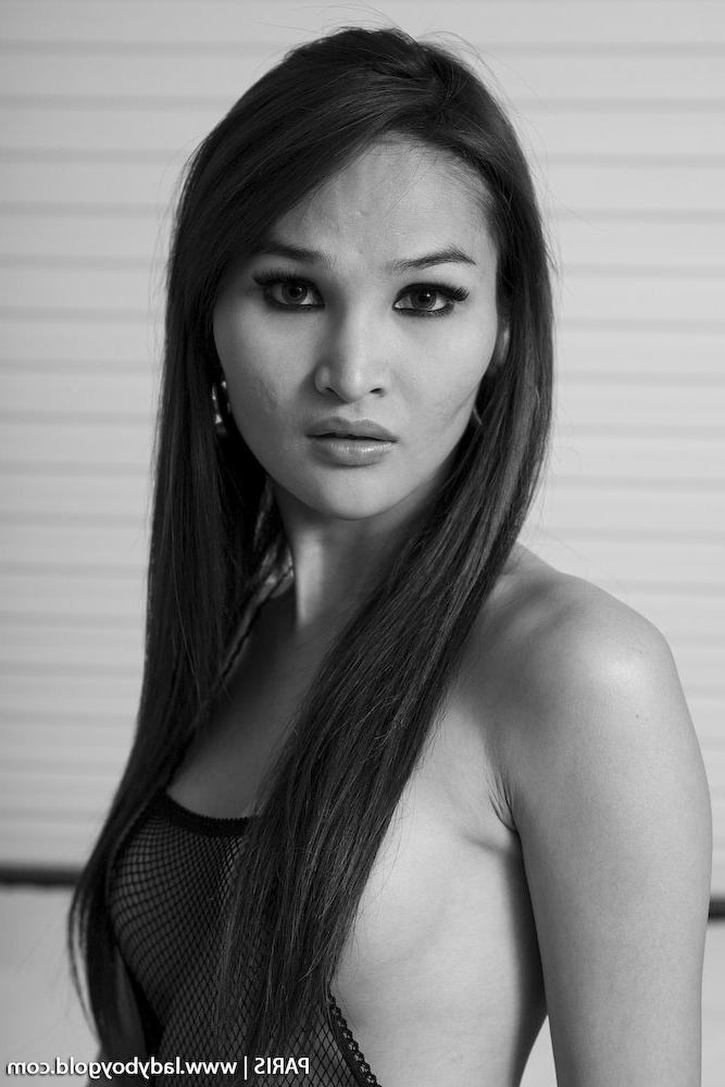15P Ladyboy Gold realizada por Paris Porn Gallery