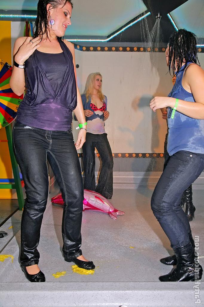 16P Naughty amateur gals getting wet and horny at the night club party