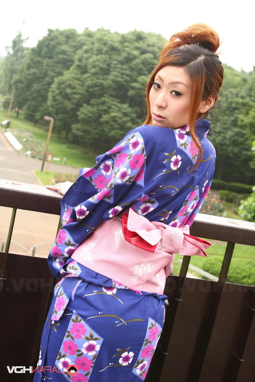 20P A querida japonesa Yuka Kurosawa dá um lindo boquete e mostra a calcinha