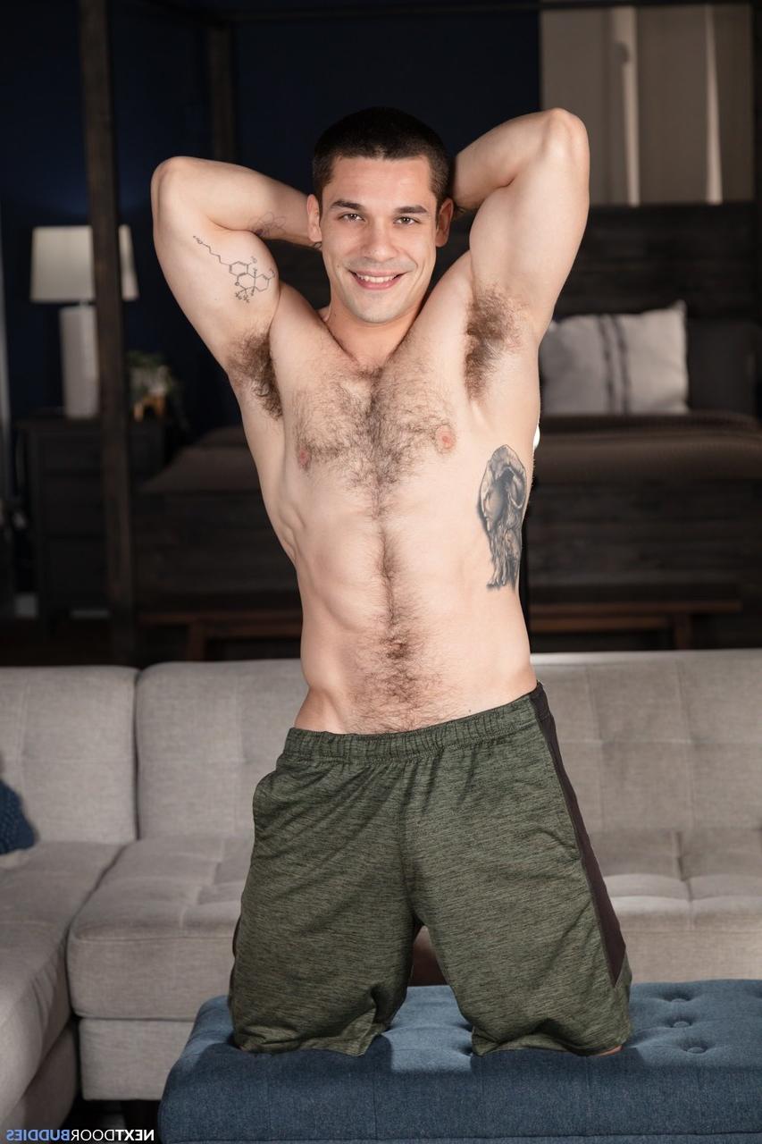 20P El bombón gay peludo Andrew Miller follado analmente por el caliente Alessandro Drago
