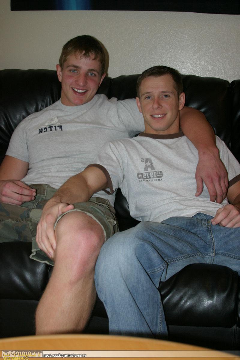 20P Tommy D et Marcus Mojo, amis gays blonds, se sucent et se font une gorge profonde