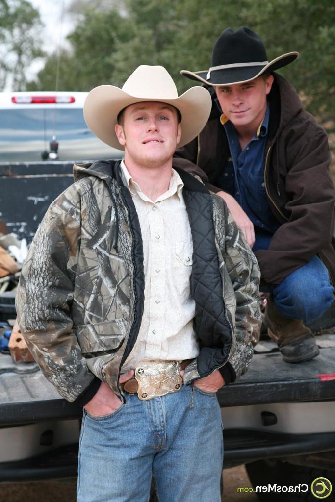 20P Cowboys gays Dakota e Levi 2 fazem sexo anal hardcore em um quarto de hotel