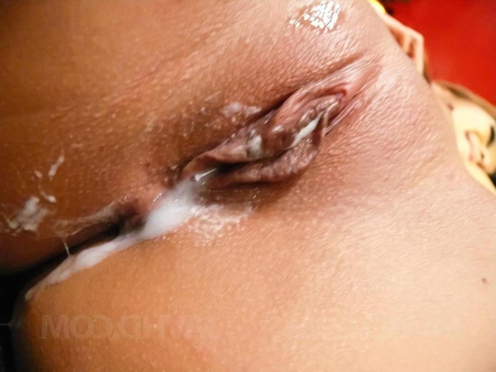 15P La japonaise Kyoko arbore un creampie après un rapport sexuel huileux avec MMF