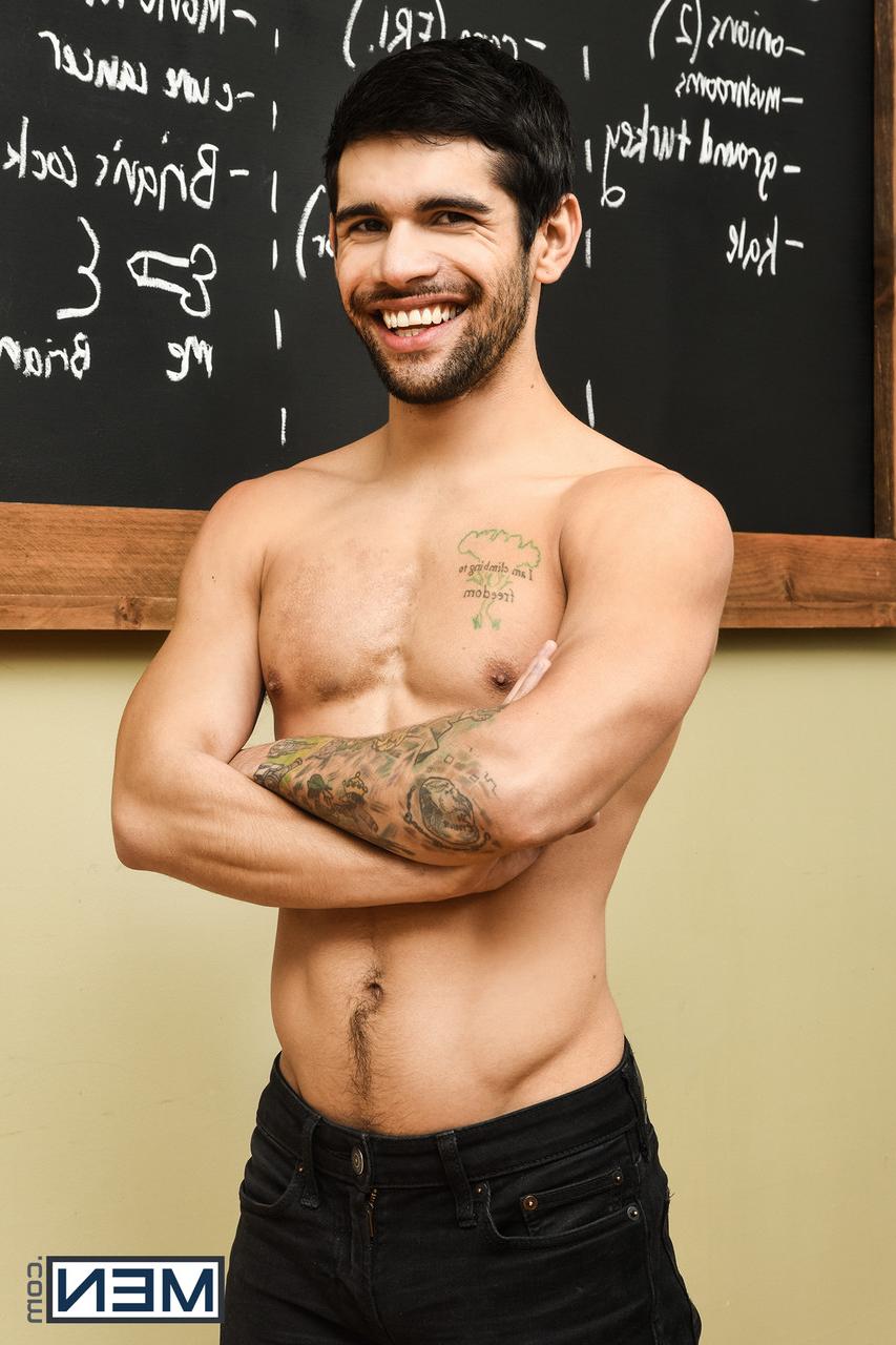 17P Tattooed fags Brian Michaels & Ty Mitchell bareback fuck on the dining table