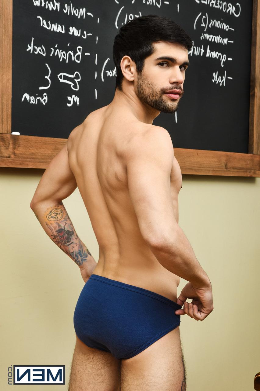 17P Tattooed fags Brian Michaels & Ty Mitchell bareback fuck on the dining table