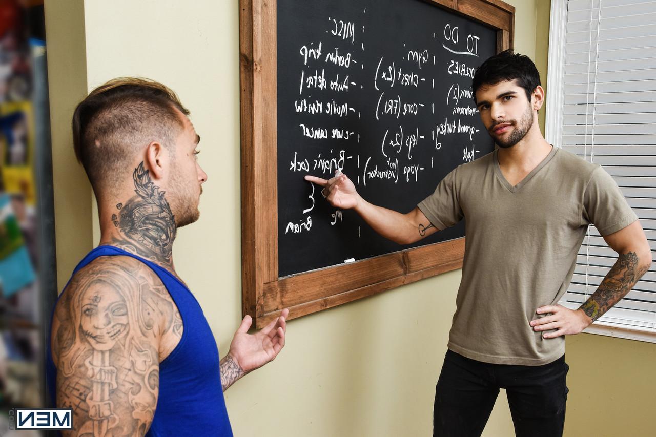 17P Tattooed fags Brian Michaels & Ty Mitchell bareback fuck on the dining table
