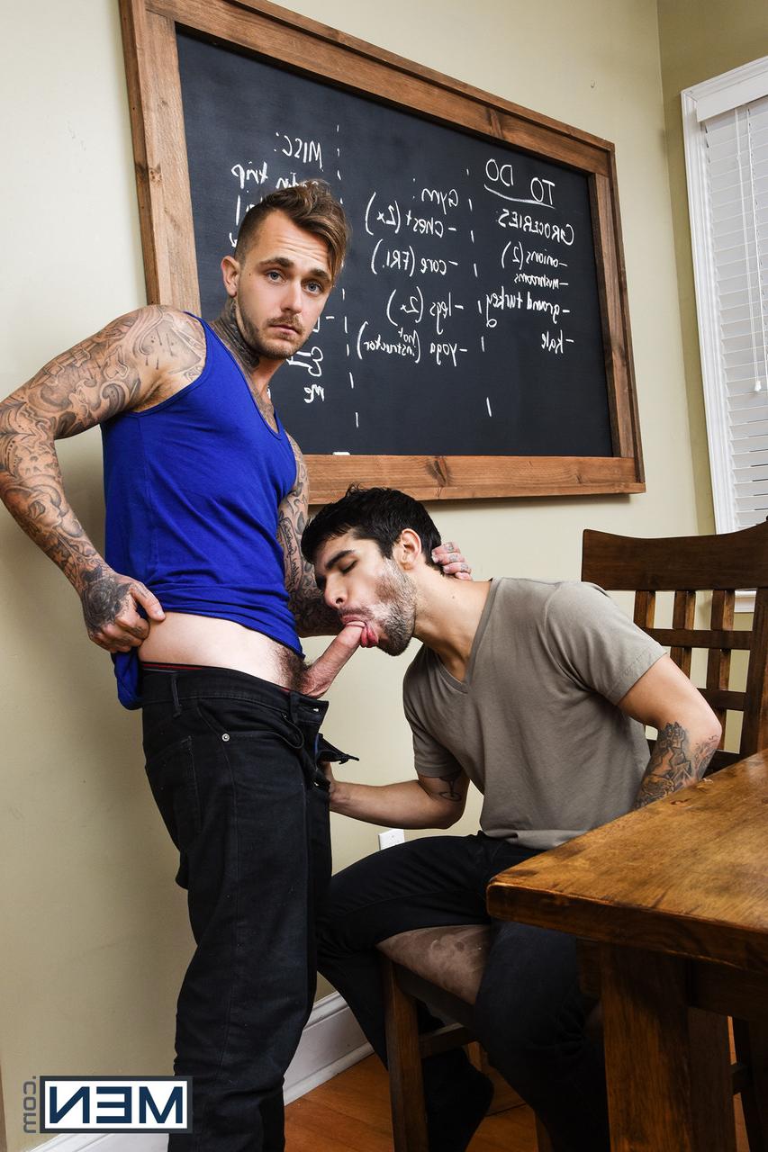17P Tattooed fags Brian Michaels & Ty Mitchell bareback fuck on the dining table