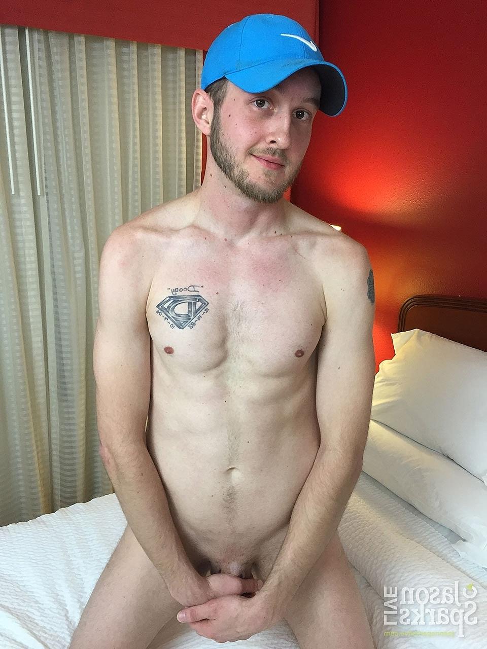 20P Los hombres gay Toby Knight y Dakota Long se maman y tienen sexo anal duro