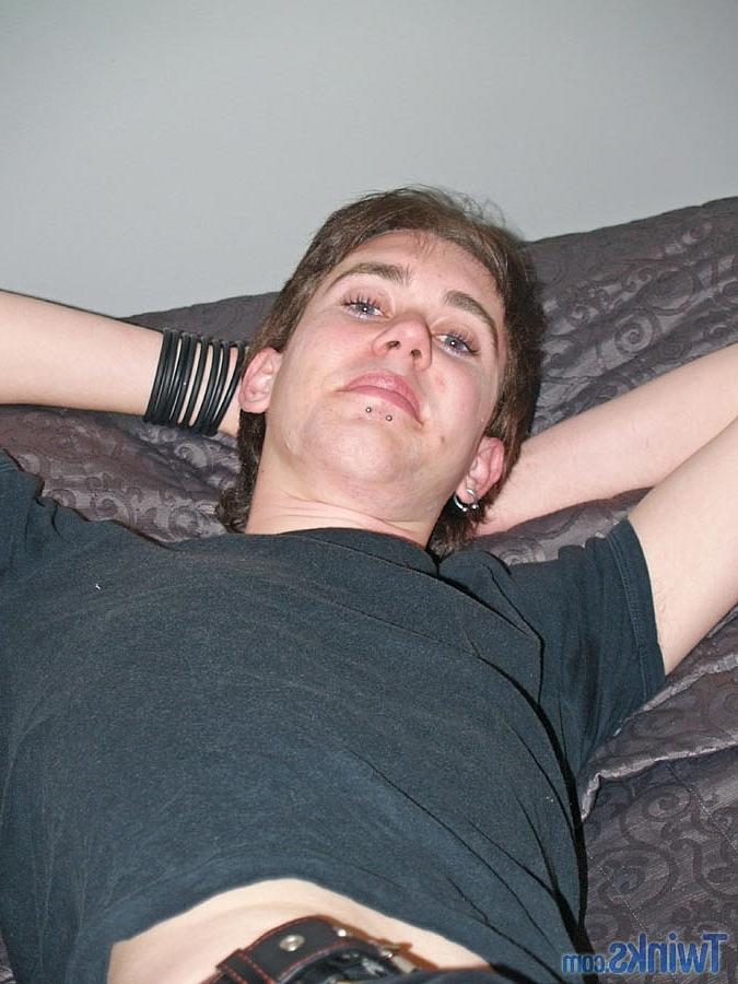 20P Hot twink Tristian B shows off his big ass & plays with his uncut cock