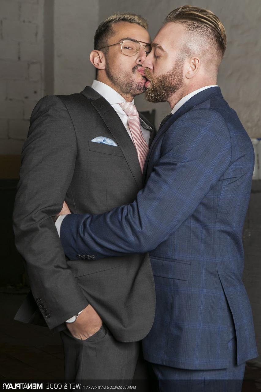 20P El contable gay rubio Dani Rivera es castigado analmente por Manuel Scalco