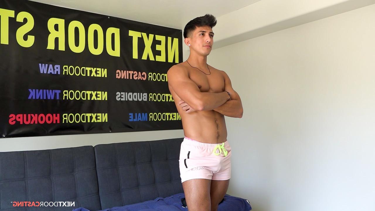 15P Gay amador Romeo Foxx perde a roupa e tira o pau