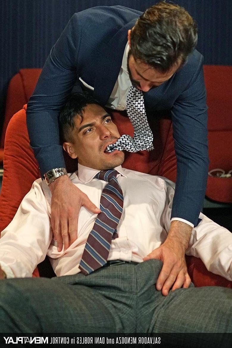 20P Gerentes gays Dani Robles e Salvador Mendoza tiram e fodem analmente