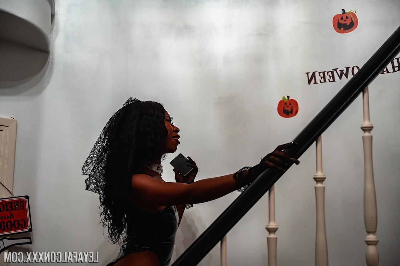 20P Blonde MILF Leya Falcon and ebony Mocha Menage toy each other on Halloween