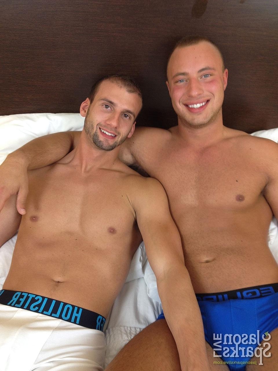 20P Os gays americanos Antonio Paul e Dustin Tyler fodem forte em sexo sem camisinha