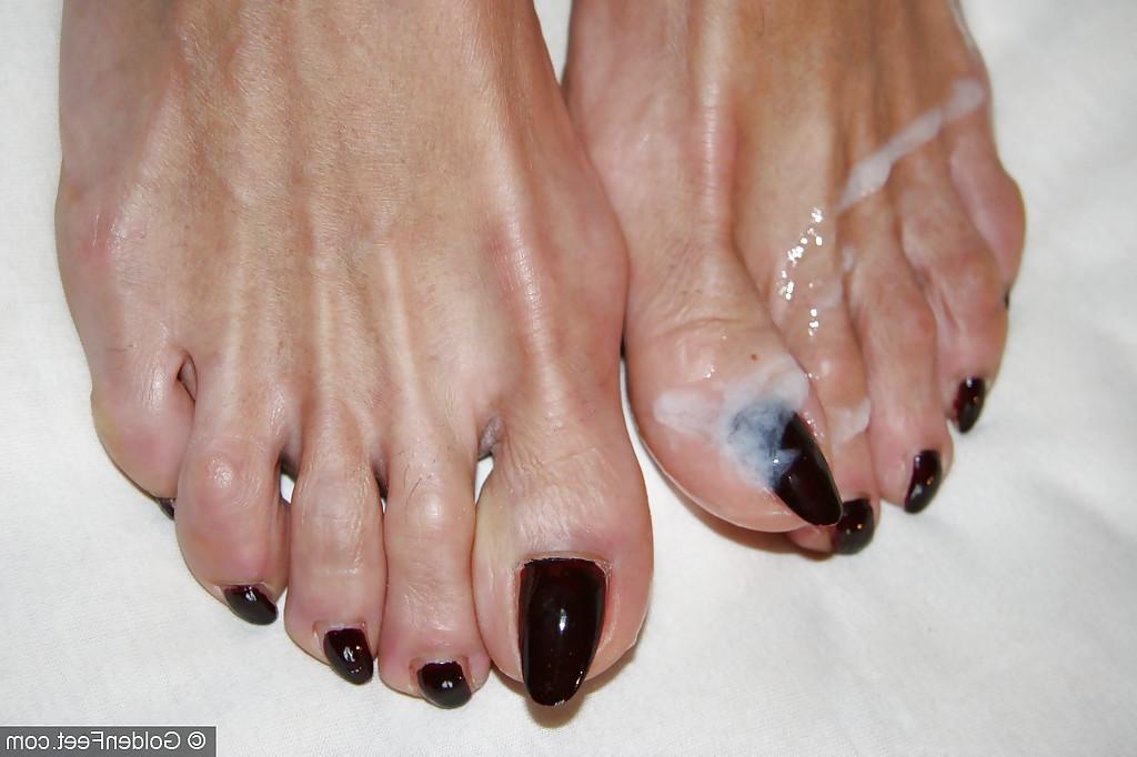 16P Experienced sex worker Lady Sarah using bare feet coax cumshot from cock