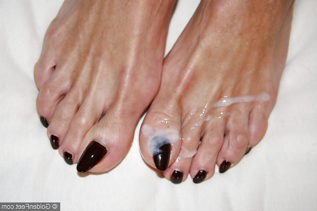 16P Experienced sex worker Lady Sarah using bare feet coax cumshot from cock