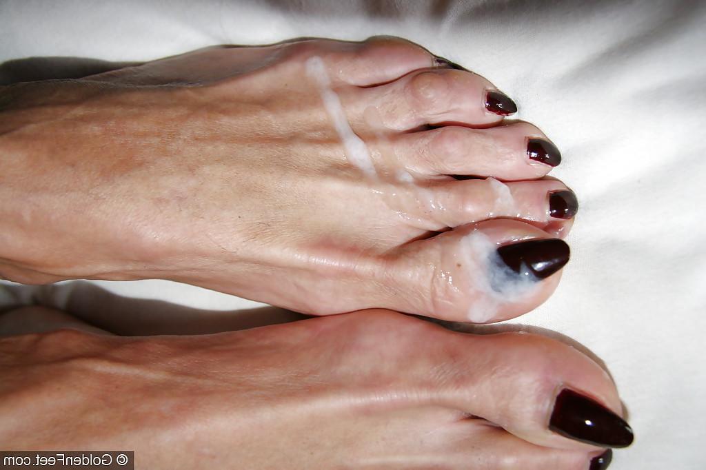 16P Experienced sex worker Lady Sarah using bare feet coax cumshot from cock
