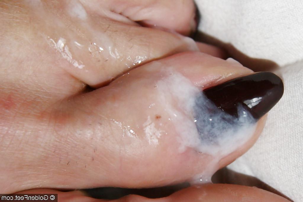 16P Experienced sex worker Lady Sarah using bare feet coax cumshot from cock