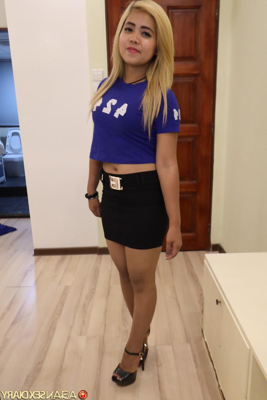 20P A bela asiática Thom tira a roupa e faz poses antes de ser atacada e enlouquecida no casting