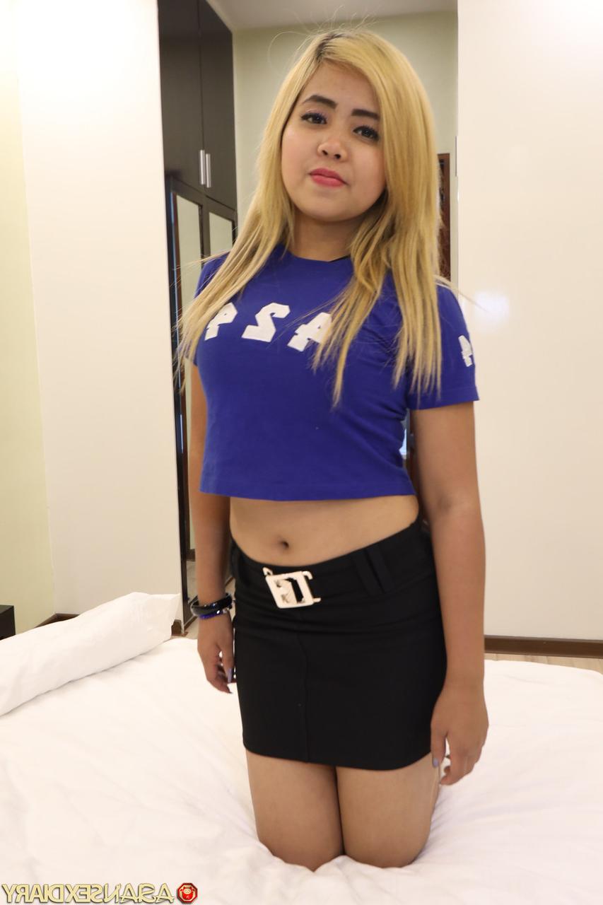20P A bela asiática Thom tira a roupa e faz poses antes de ser atacada e enlouquecida no casting