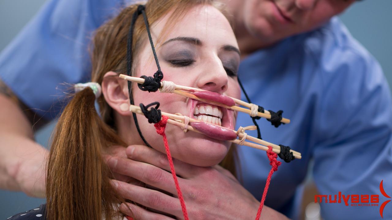 16P おさげのかわいらしいアレクサ・ノヴァは、超過酷なBDSMセッションの後、一口を取得します