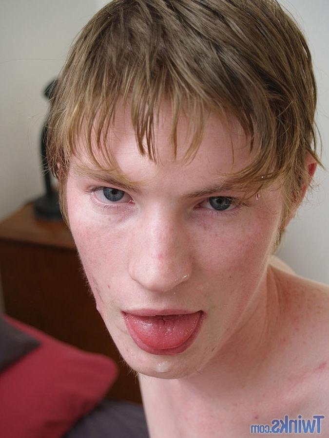 20P Hung gay boys Jackson C and Rick D kiss and suck each other's big dick