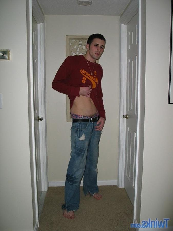 20P Shaved-headed gay boy Nate L stripping and masturbating in the hallway