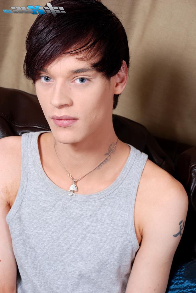 20P Gay boys give each other a blowjob & have hardcore anal sex in a wild foursome