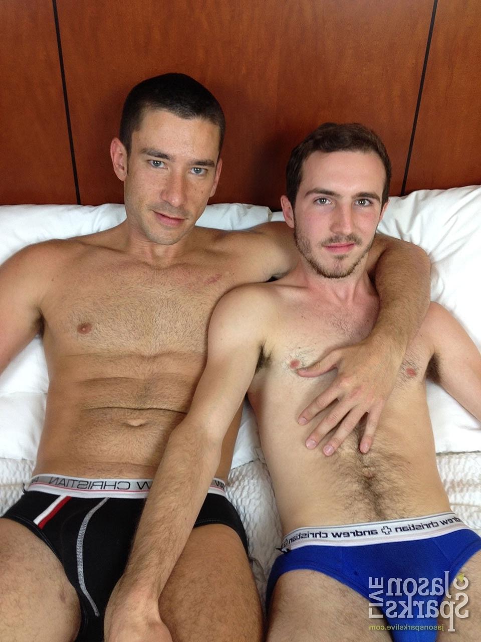 20P Casal gay Owen Powers e Cody Ross desfrutam de sexo anal estilo cachorrinho