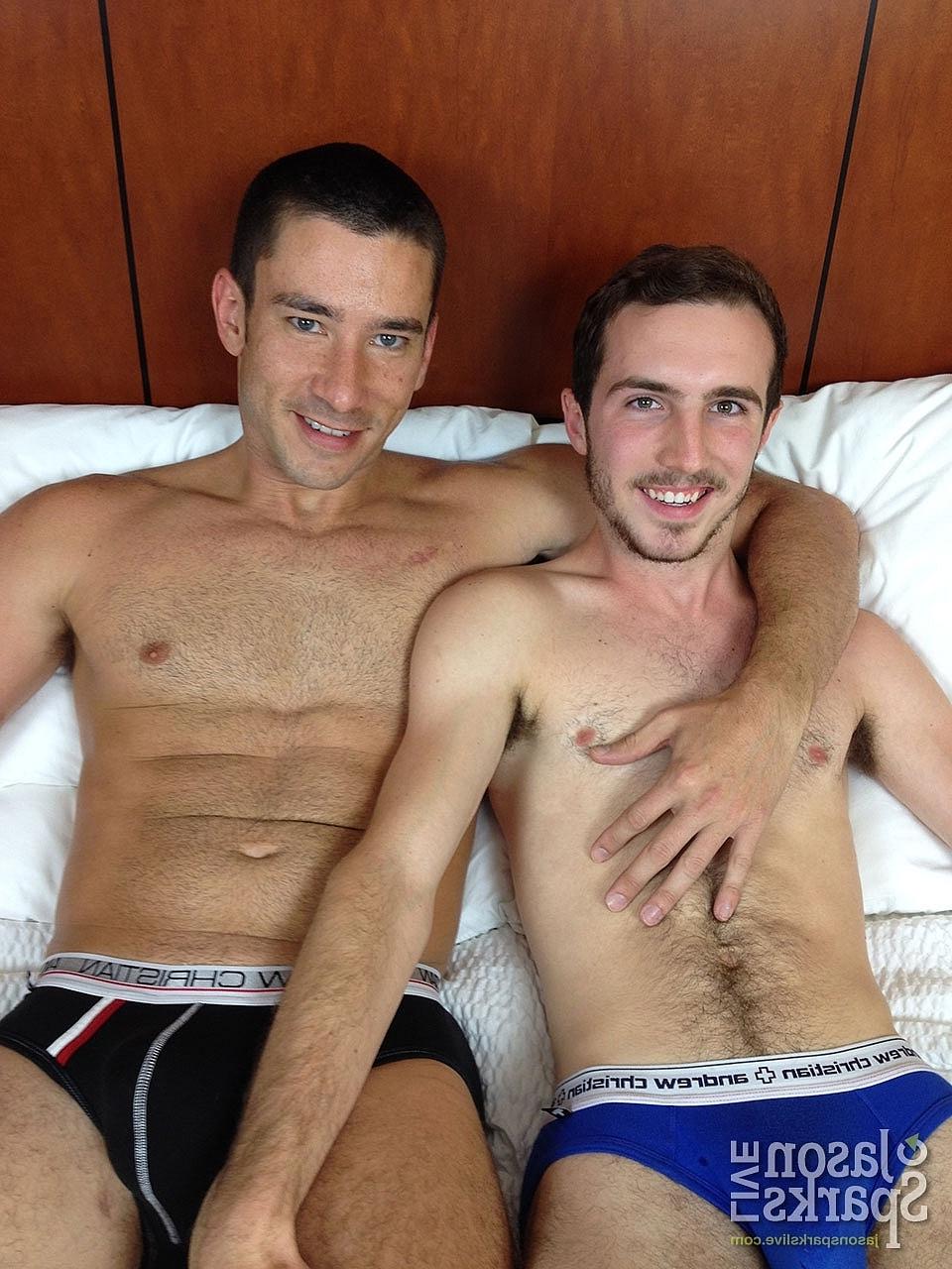 20P Casal gay Owen Powers e Cody Ross desfrutam de sexo anal estilo cachorrinho