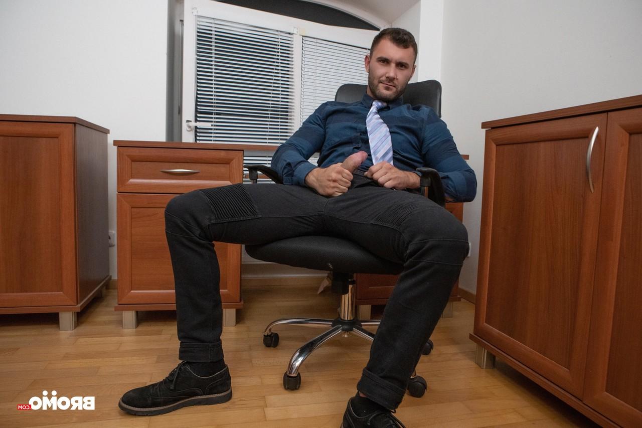 20P Submissive twink Tom Bacan gets dominated & fucked by his gay boss Daren D