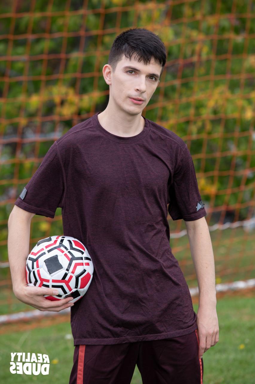 18P O jogador de futebol gay Ryan Bones é fodido pelo padrasto Felix Odair